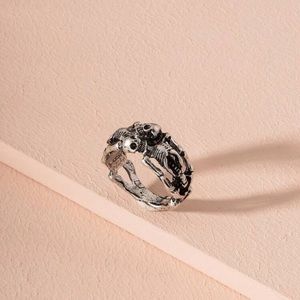 Skeleton ring